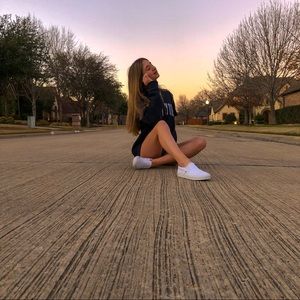 Meet your Posher, Emi